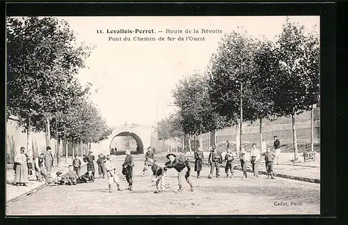 AK Levallois-Perret, Route de la Révolte