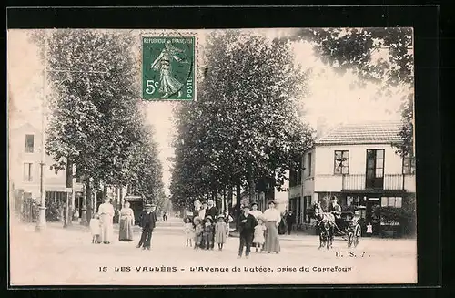 AK Les Vallées, L`Avenue de Lutéce, prise du Carrefour
