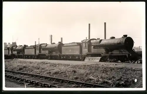 Fotografie Eisenbahn Gross Britannien, Dampflok Nr. 62680, Tender-Lokomotiven aneiander gekoppelt