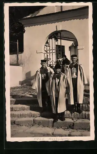 AK Pred kostelem ve Vicnove