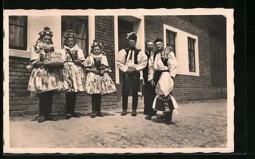 AK Moravské národni kroje - Svatebcané z Kunovic