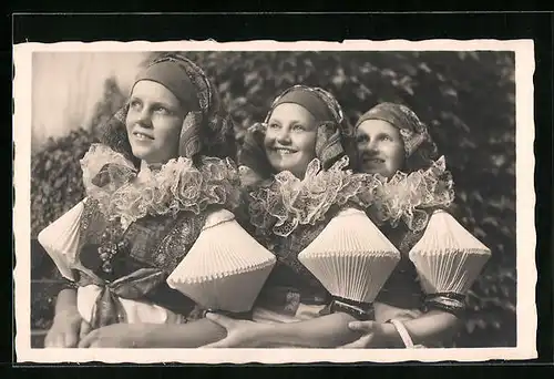 AK Hanácké národni kroje