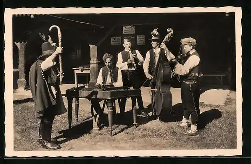 AK Gruppe von Musikern in tschechischer Tracht