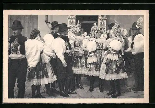 AK Velikonocni Pozdrav! - Feiernde Gesellschaft in Tracht