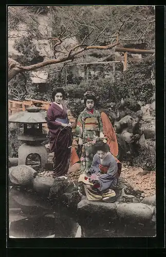 AK Drei Japanerinnen im Kimono mit Schirm