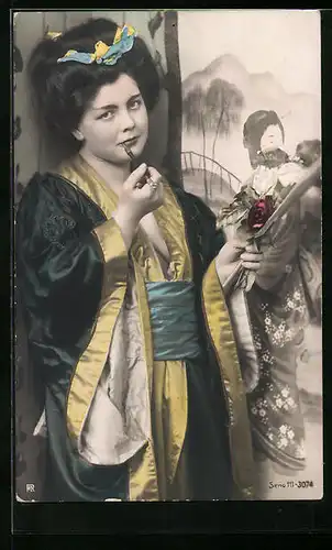 AK Japanerin im Kimono mit einer Pfeife und Blumen