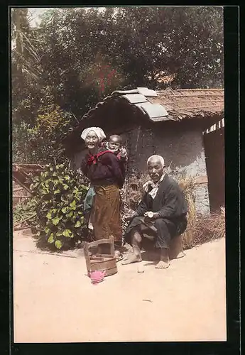 AK Japanische Bauernfamilie vor ihrem Haus