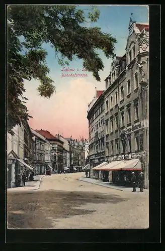 AK Löbau i. Sa., Bahnhofstrasse am Colonialwarengeschäft Ernst Wendler