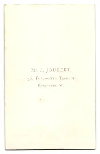 Fotografie Mr. F. Joubert, Bayswater-W., Porchester Terrace 36, Junge Dame im modischen Kleid