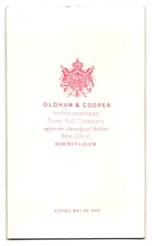 Fotografie Oldham & Cooper, Birmingham, New Street, Ältere Dame im Kleid mit Haube