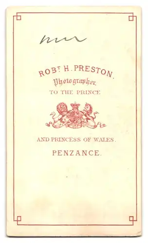 Fotografie Robt. H. Preston, Penzance, Modisch gekleideter Herr mit Vollbart
