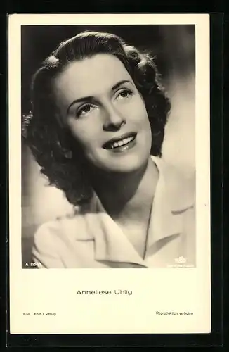 AK Schauspielerin Anneliese Uhlig lächelt