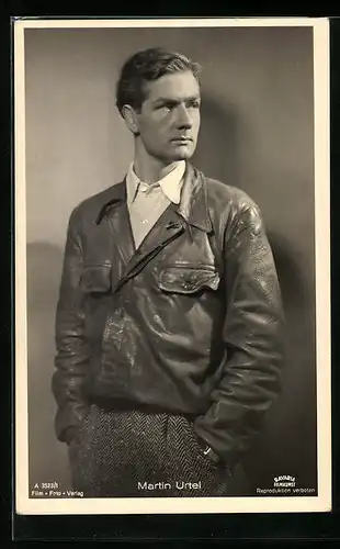 AK Schauspieler Martin Urtel in Lederjacke
