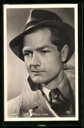 AK Schauspieler Martin Urtel in eleganter Kleidung