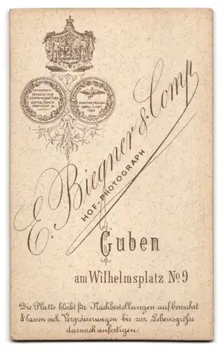 Fotografie E. Biegener & Co., Guben, Wilhelmsplatz 9, Junger Herr im Anzug