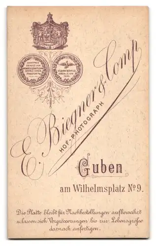 Fotografie E. Biegener & Co., Guben, Wilhelmsplatz 9, Älterer Herr mit Backenbart