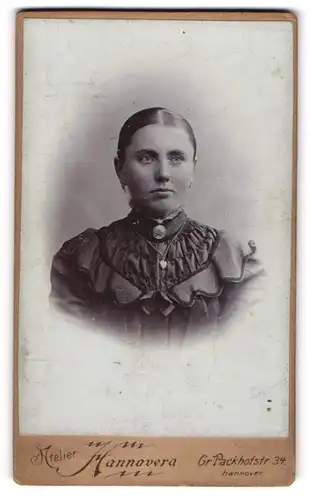 Fotografie Atelier Hannovera, Hannover, Grosse Packhofstrasse 34, Junge Dame mit Halskette