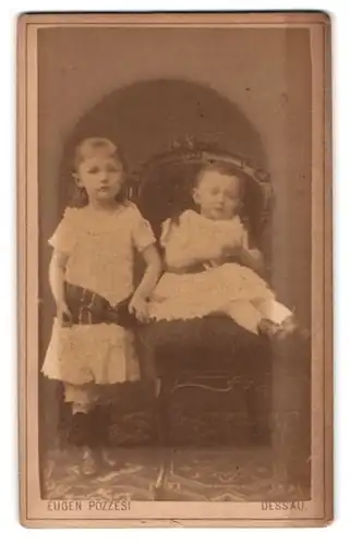 Fotografie Eugen Pozzesi, Dessau, Franzstrasse 24b, Kinder in weissen Kleidern