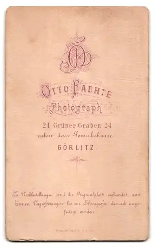 Fotografie Otto Faehte, Görlitz, Grüner Graben 24, Zierliche junge Dame mit Schleifenschmuck um den Hals