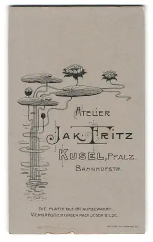 Fotografie Jak. Fritz, Kusel / Pfalz, Bahnhofstr., Seerosenblätter mit Blüten