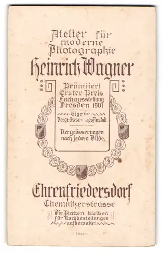 Fotografie Heinrich Wagner, Ehrenfriedersdorf, Chemnitzerstrasse, Rosenkranz mit Wappen, Rückseitig Portrait Grossmutter