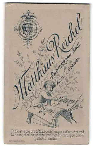 Fotografie Matthäus Reichel, Fürth, Sternstrasse 4, Putte mit Zeitung, Wappen & Florale Verzierung, Rückseitig Portrait