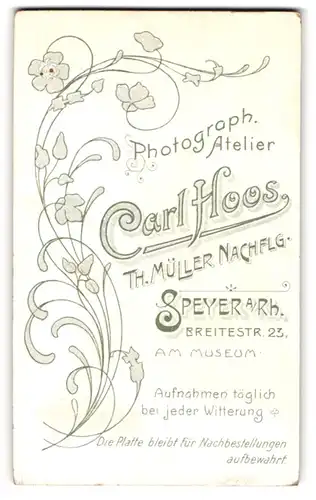 Fotografie Carl Hoos Th. Müller Nachflg., Speyer / Rhein, Breitestr. 23, Florale Verzierung, Rückseitig Mädchen im Kleid