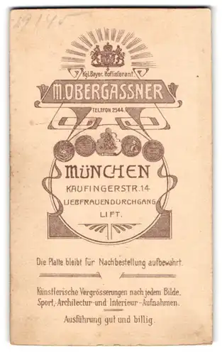 Fotografie M. Obergassner, München, Kaufingerstr. 14, Verzierter Name des Fotografen