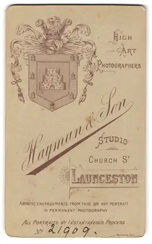 Fotografie Haymann & Son, Launceston, Church Str., Stadtwappen mit Schriftzug des Fotografen
