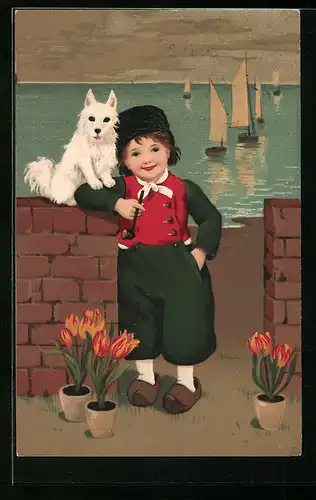 AK Niederländischer Junge mit Tabakpfeife und Hund, Im Hintergrund Segelboote