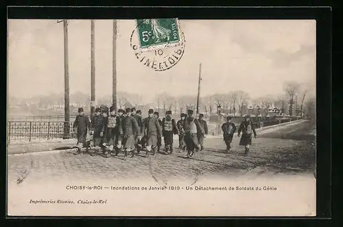 AK Choisy-le-Roi, Inondations 1910, Un Détachement de Soldats du Génie