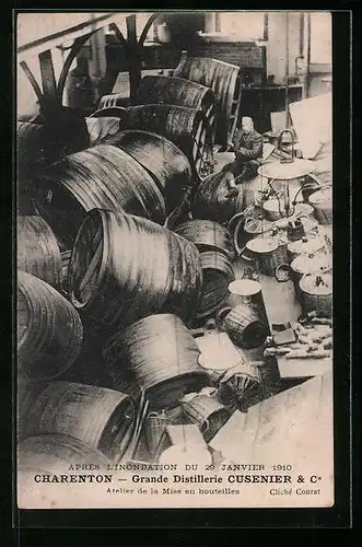 AK Charenton, Inondations 1910, Grande Distillerie Cusenier & Cie.