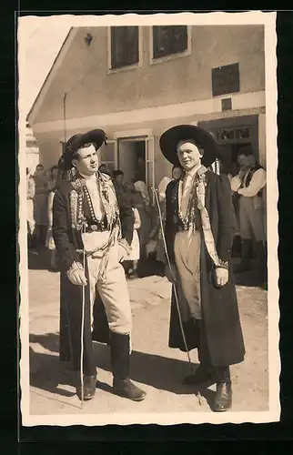 AK Ceske kroje, Chodsko, Zenich s druzbou