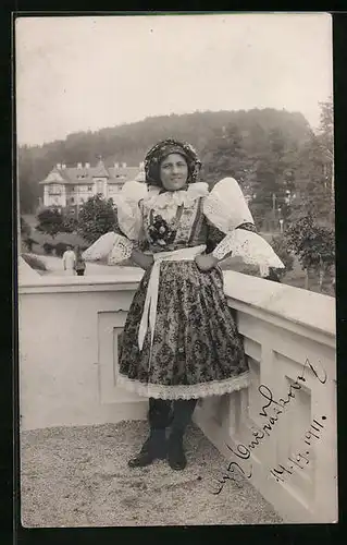 Foto-AK Dame in tschechischer Tracht