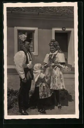 AK Moravske narodni kroje, Zenich s nevestou z Kunovic