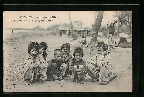 AK Tonkin, Gruppe Kinder in zeitgenössischer Kleidung