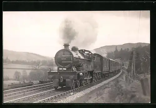 AK Englische Eisenbahn mit der No 1144 fährt um die Kurve