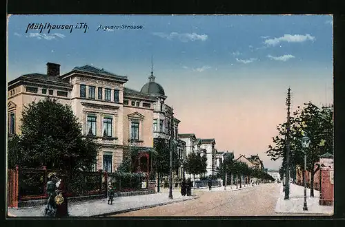 AK Mühlhausen i. Th., Augusta-Strasse mit Spaziergängern
