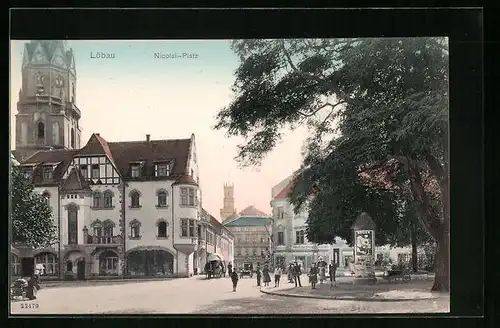 AK Löbau /Sa., Nicolai-Platz mit Bürgern