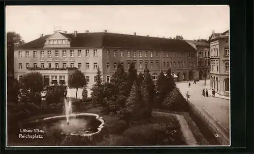 AK Löbau /Sa., Reichsplatz mit Fontäne