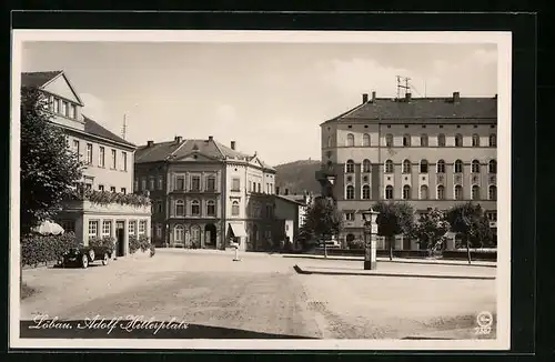 AK Löbau /Sa., Blick auf den platz mit Löbauer Berg im Hintergrund