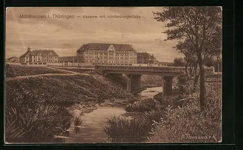 Künstler-AK Otto Thomasczek: Mühlhausen i. Th., Kaserne mit Hindenburgbrücke