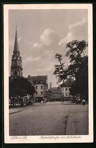 AK Löbau i. S., Bahnhofstrasse mit Nikolaikirche