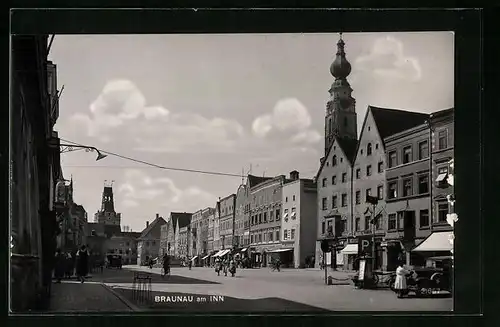 AK Braunau am Inn, Strassenpartie mit Geschäften