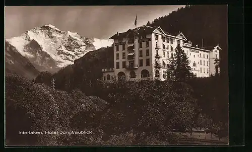 AK Interlaken, Hotel Jungfraublick mit schneebedecktem Gipfel