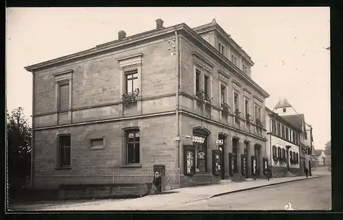 Foto-AK Güglingen, Strasse mit Geschäft