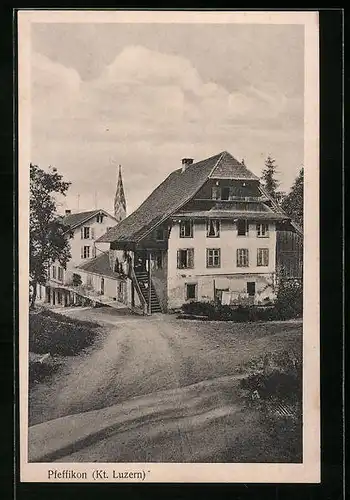 AK Pfeffikon, Strassenpartie mit Wohnhaus