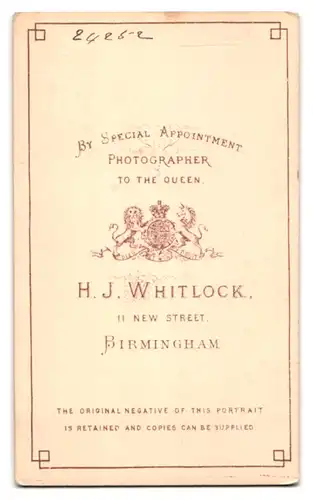 Fotografie H. J. Whitlock, Birmingham, II. New Street, Greis im edlen Kostüm mit Fliege