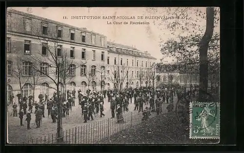 AK Buzenval, Institution Saint-Nicolas, La Cour de Récreation