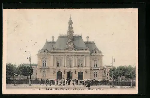 AK Levallois-Perret, La Facade de l`Hotel de Ville